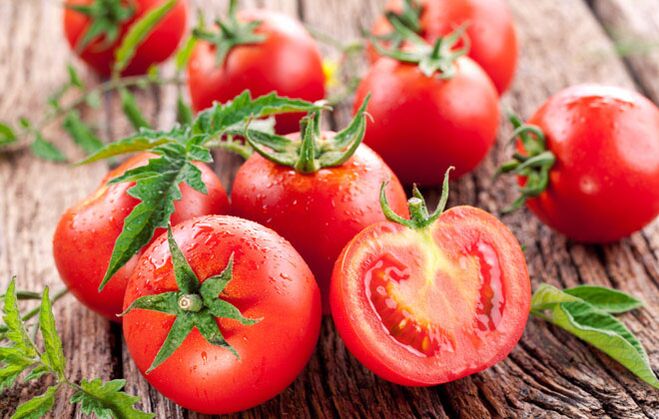 Os tomates fan un excelente traballo contra a inflamación e a dor asociada ás varices